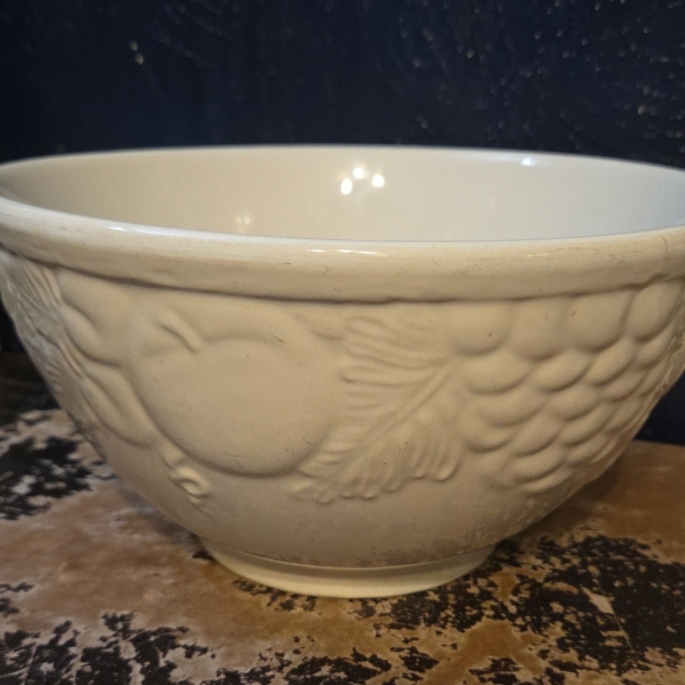 Vintage 10"x6" Milk Glass Fruit Motif  Large‎ Serving Bowl, Indiana Glass Poss.